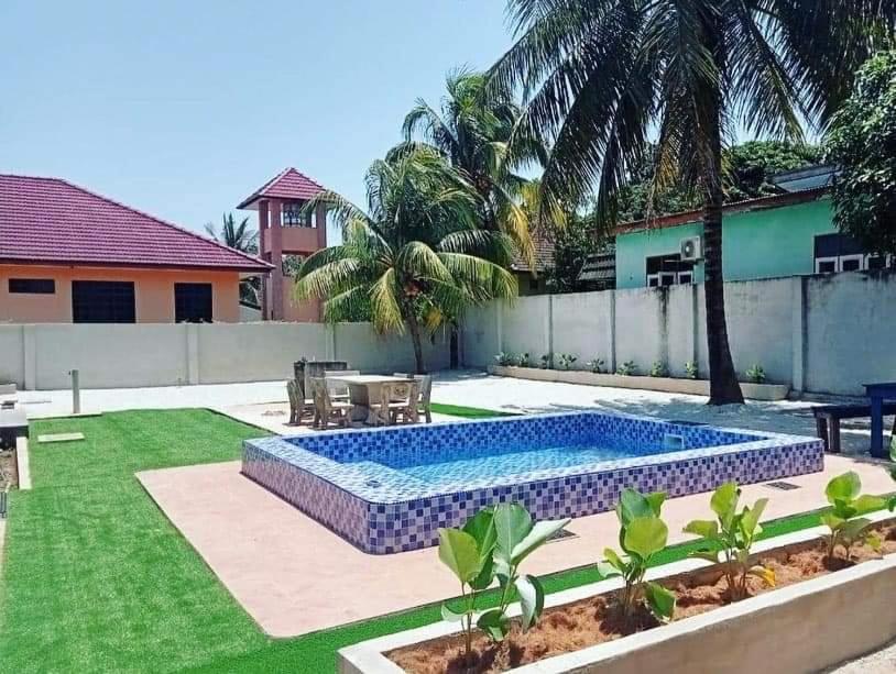קמפונג קואלה בסוט Casa Tiga Homestay Besut מראה חיצוני תמונה