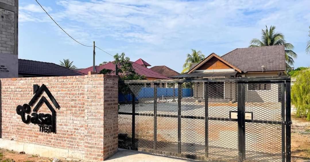 קמפונג קואלה בסוט Casa Tiga Homestay Besut מראה חיצוני תמונה