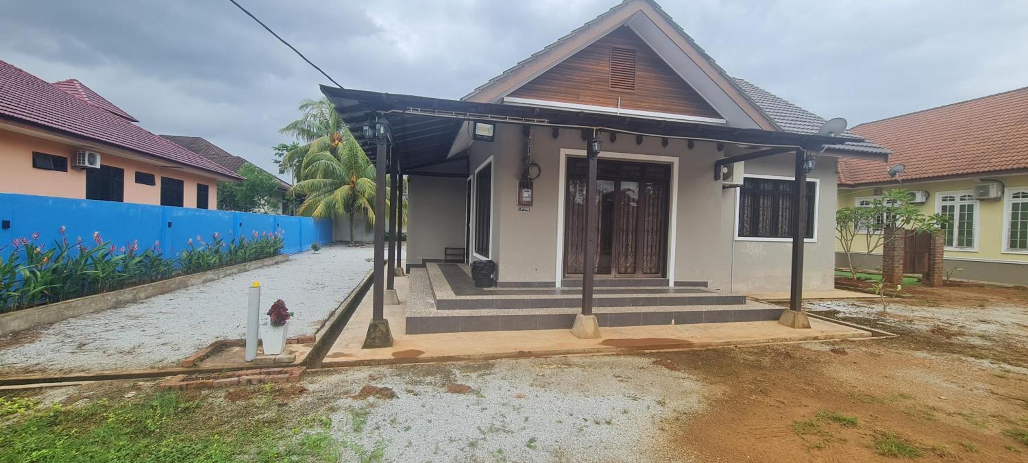 קמפונג קואלה בסוט Casa Tiga Homestay Besut מראה חיצוני תמונה