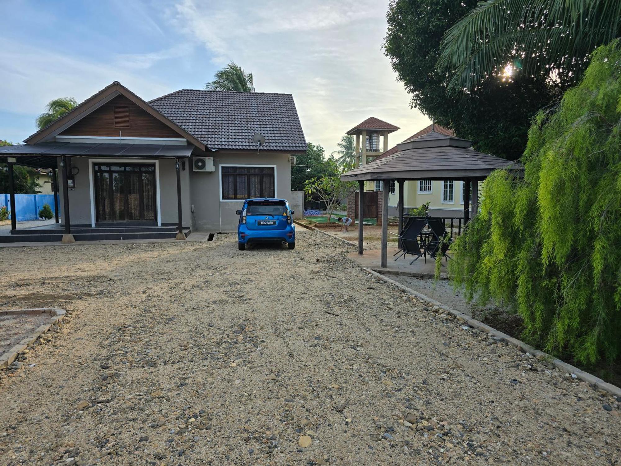 קמפונג קואלה בסוט Casa Tiga Homestay Besut מראה חיצוני תמונה
